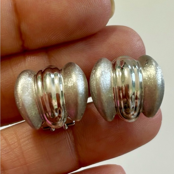 SOLID 14K WHITE GOLD WINGS EARRINGS W/ OMEGA BACKS - MADE IN ITALY - Picture 1 of 10